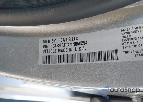 2021 Ram 1500 Laramie 4X4 5'7 Box z USA, uszkodzony, nr VIN 1C6SRFJTXMN650254